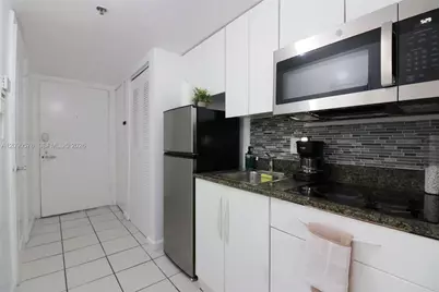1200 Brickell Bay Dr #2016, Miami, FL 33131 - Photo 2