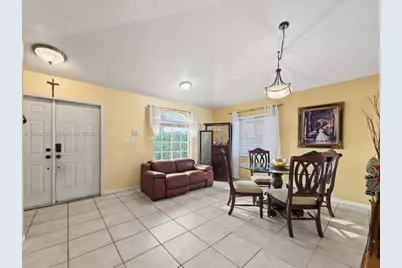 12711 NW 99th Pl, Hialeah Gardens, FL 33018 - Photo 4