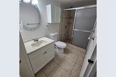 1000 Parkview Dr #124, Hallandale Beach, FL 33009 - Photo 8