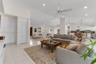 7915 SW 155th St, Palmetto Bay, FL 33157 - Photo 2