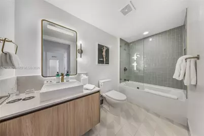 159 NE 6th St #2402, Miami, FL 33132 - Photo 6
