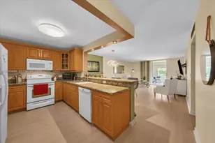 424 SE 10th St, Dania Beach, FL 33004 - Photo 16