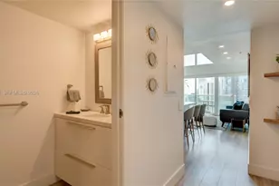 41 SE 5th St, Miami, FL 33131 - Photo 32