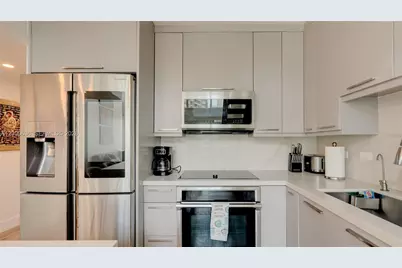 41 SE 5th St #2212, Miami, FL 33131 - Photo 16