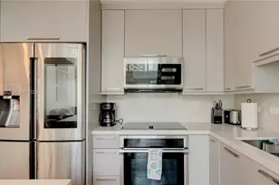 41 SE 5th St, Miami, FL 33131 - Photo 16