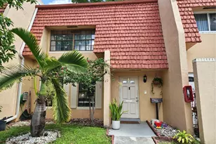 40 Pleasant Hill Ln, Tamarac, FL 33319 - Photo 2