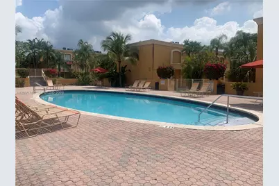 17901 NW 68th Ave #R105, Hialeah, FL 33015 - Photo 12