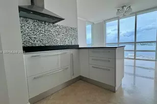 218 SE 14th St, Miami, FL 33131 - Photo 8