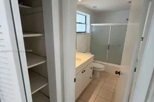 330 SE 2nd St, Hallandale Beach, FL 33009 - Photo 36
