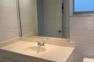 330 SE 2nd St, Hallandale Beach, FL 33009 - Photo 18