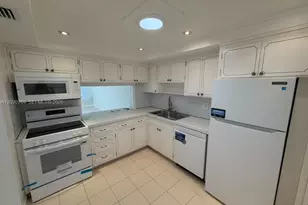 330 SE 2nd St, Hallandale Beach, FL 33009 - Photo 16