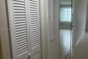 330 SE 2nd St, Hallandale Beach, FL 33009 - Photo 22
