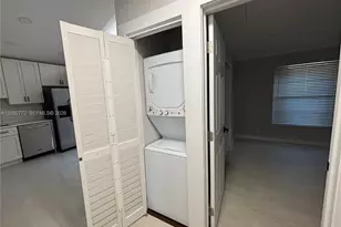505 Briarwood Cir, Hollywood, FL 33024 - Photo 22