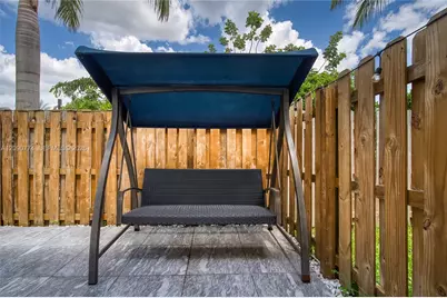 15981 SW 2nd Pl, Pembroke Pines, FL 33027 - Photo 32