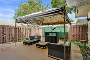 8108 SW 23rd Ct, North Lauderdale, FL 33068 - Photo 4