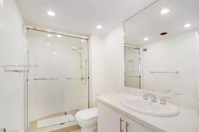 1111 Crandon Blvd #B606, Key Biscayne, FL 33149 - Photo 4