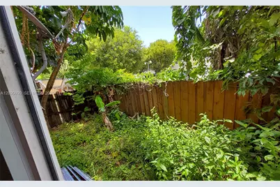 5810 W 18th Ln #101, Hialeah, FL 33012 - Photo 18