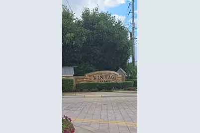10433 NW 70th Ln, Doral, FL 33178 - Photo 2
