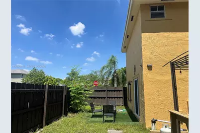 5788 Woodland Point Dr, Tamarac, FL 33319 - Photo 10