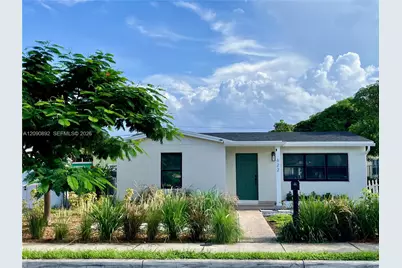 622 Avenida Hermosa, West Palm Beach, FL 33405 - Photo 1