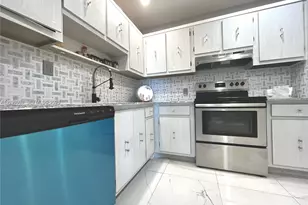100 Bayview Dr, Sunny Isles Beach, FL 33160 - Photo 10