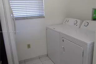 10315 NW 9th St Cir, Miami, FL 33172 - Photo 16