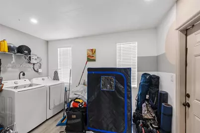314 NW 106th St, Miami, FL 33150 - Photo 12