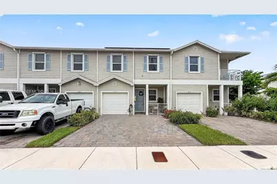 917 SE 17th Ct, Homestead, FL 33034 - Photo 2
