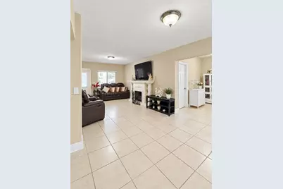 5551 E 4th Ave, Hialeah, FL 33013 - Photo 4