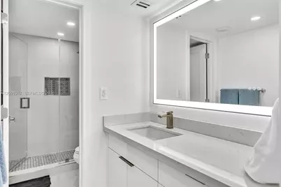 2625 Collins Ave #1109, Miami Beach, FL 33140 - Photo 14