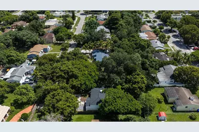 1060 NW 44th St, Miami, FL 33127 - Photo 6