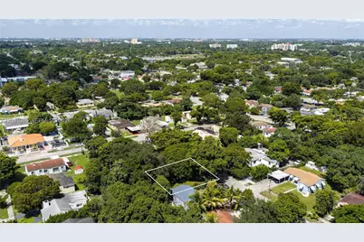 1060 NW 44th St, Miami, FL 33127 - Photo 10