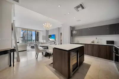 88 SW 7th St #3205, Miami, FL 33130 - Photo 2