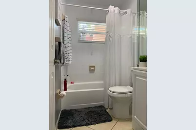 6940 W 25th Ln, Hialeah, FL 33016 - Photo 16