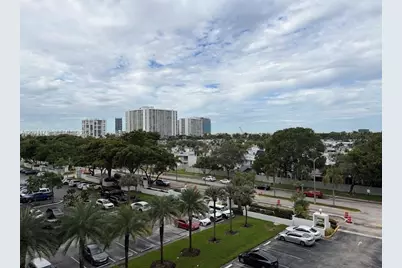 1000 Parkview Dr #605, Hallandale Beach, FL 33009 - Photo 20