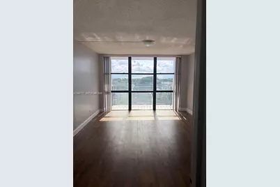1000 Parkview Dr #605, Hallandale Beach, FL 33009 - Photo 14