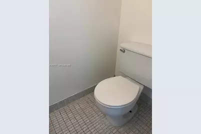 1000 Parkview Dr #605, Hallandale Beach, FL 33009 - Photo 10