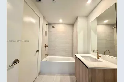 77 SE 5th St #2506, Miami, FL 33131 - Photo 14