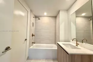 77 SE 5th St, Miami, FL 33131 - Photo 14