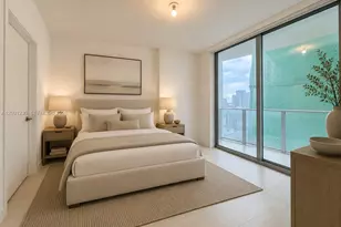 77 SE 5th St, Miami, FL 33131 - Photo 10