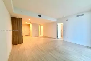 77 SE 5th St, Miami, FL 33131 - Photo 6