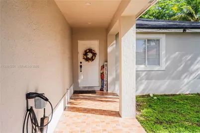 153 NW 6th St, Homestead, FL 33030 - Photo 2