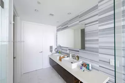 1100 Biscayne Blvd #3302, Miami, FL 33132 - Photo 16