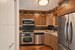 600 NE 25th St, Miami, FL 33137 - Photo 2