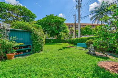 890 NE 168th St, North Miami Beach, FL 33162 - Photo 28