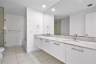 55 SE 6th St, Miami, FL 33131 - Photo 16