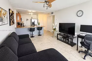 4550 NW 9th St, Miami, FL 33126 - Photo 10