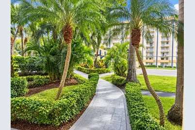 4550 NW 9th St #901E, Miami, FL 33126 - Photo 20