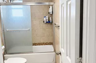 4550 NW 9th St, Miami, FL 33126 - Photo 12