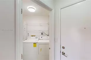 10257 NW 9th St Cir, Miami, FL 33172 - Photo 24